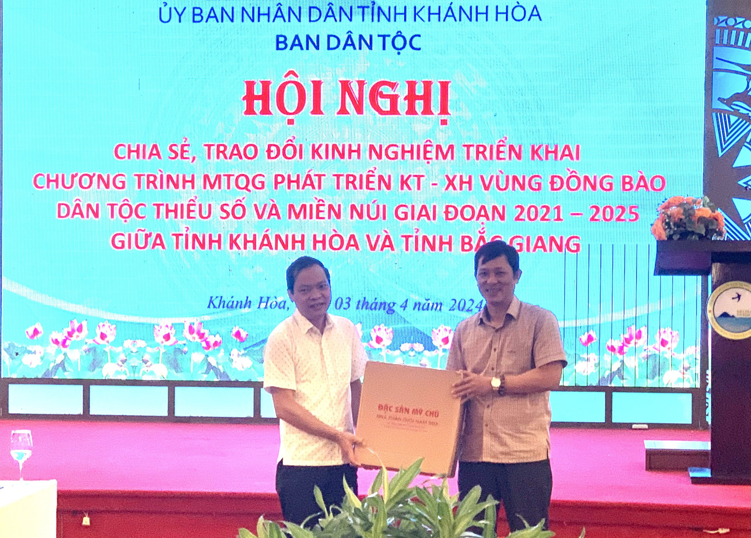 Hội nghị trao đổi, chia sẻ kinh nghiệm triển khai chương trình MTQG phát triển KT-XH vùng đồng bào DTTS&MN giữa Ban Dân tộc tỉnh Khánh Hòa và Ban Dân tộc tỉnh Bắc Giang